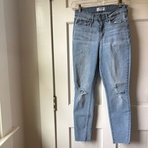 Denizen from Levi's Light Wash Distressed High-Rise Skinny Jeans 28 x 28